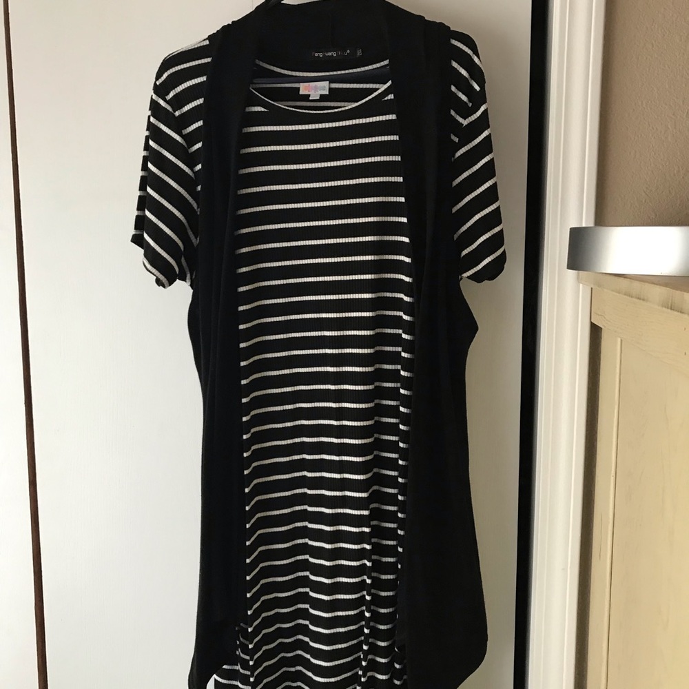 Black and white striped LuLaRoe Carly-2XL